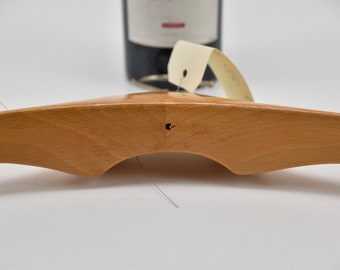 Lot de cintres en bois - , les ventes publiques en 1 clic