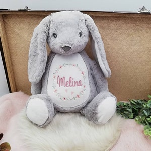 Kuscheltier mit Name, Stofftier Hase, personalisiert, bestickt, Blumen, Kranz, Mädchen, Junge, Taufe, Baby Geschenk, Konfirmation Bild 8