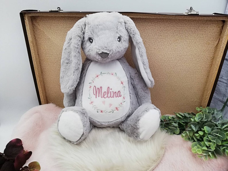 Kuscheltier mit Name, Stofftier Hase, personalisiert, bestickt, Blumen, Kranz, Mädchen, Junge, Taufe, Baby Geschenk, Konfirmation Bild 8