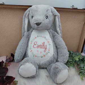 Kuscheltier mit Name, Stofftier Hase, personalisiert, bestickt, Blumen, Kranz, Mädchen, Junge, Taufe, Baby Geschenk, Konfirmation Bild 3