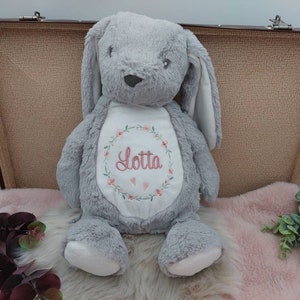 Kuscheltier mit Name, Stofftier Hase, personalisiert, bestickt, Blumen, Kranz, Mädchen, Junge, Taufe, Baby Geschenk, Konfirmation Bild 1