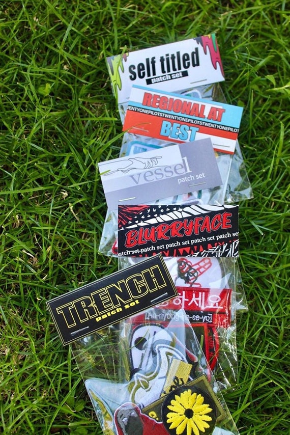 5 patch sets (self titled, rab, vessel, blurryface and trench) +trench logo included