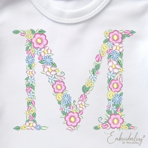 Patrón de bordado a máquina con letra M floral, monograma de 97 mm (3,80 pulgadas) para baby shower de niña, diseño de regalo para el Día de la Madre, camiseta de una pieza Stickdatei