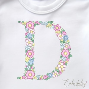 Patrón de bordado a máquina con letra D floral, monograma de 97 mm (3,80 pulgadas) para baby shower de niña, diseño de regalo para el Día de la Madre, camiseta de una pieza Stickdatei
