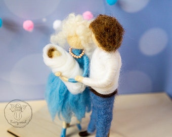 Happy family  portrait personalized gift of couple with newborn baby. Custom felting dolls portrait from photos. Gift for new parents