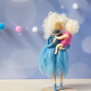 Family portrait dolls. Personalized needle felting figures mom and baby daughter