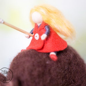 Felt sculpture of wild brown bear and tiny girl in red cloak. The figurine of huntress with lamp. image 3