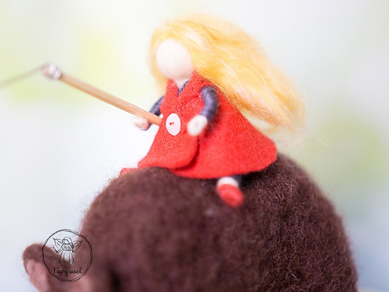 Felt sculpture of wild brown bear and tiny girl in red cloak. The figurine of huntress with lamp. image 3