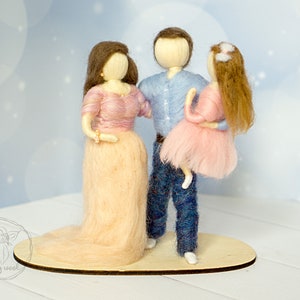 Custom family portrait dolls with daughter. 7th woolen wedding anniversary. Gift for parents for Christmas  Needle felting figurines couple.