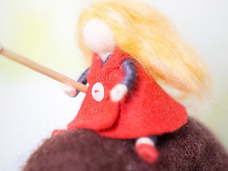 Felt sculpture of wild brown bear and tiny girl in red cloak. The figurine of huntress with lamp. image 4