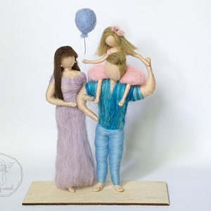 Family custom portrait dolls Christmas Xmas gift. Personalized anniversary gift for parents. Needle felting figurines couple with daughter