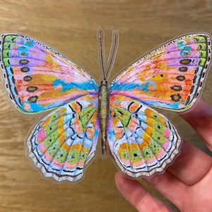 Sticker papillon célébration - art coloré des bois bohèmes - peinture assez rustique - vinyle - imperméable - résistant aux intempéries - idées cadeaux pour les fêtes