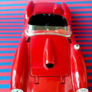 burago models - 1957  ferrari testa rossa - RED - 1/18 SCALA CAR