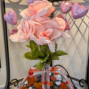 Handmade Resin Hearts Bud Vase: Valentine&#39;s Day Decor