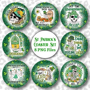 Op de afbeelding: Set van acht St. Patrick's Day-onderzetters met groene, zwarte en witte ontwerpen met skeletten, klavertjesvier en Ierse spreuken. De onderzetters bevatten spreuken zoals "Let the Shenanigans Begin", "Dead Inside but Feeling Lucky" en "Forget Luck Give Me Beer".