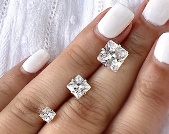 Conjunto de brincos pequenos de diamante | Brincos de diamante em camadas de ouro 18K | Princesa Cut Diamond Cubic Zirconia Studs joias hipoalergênicas
