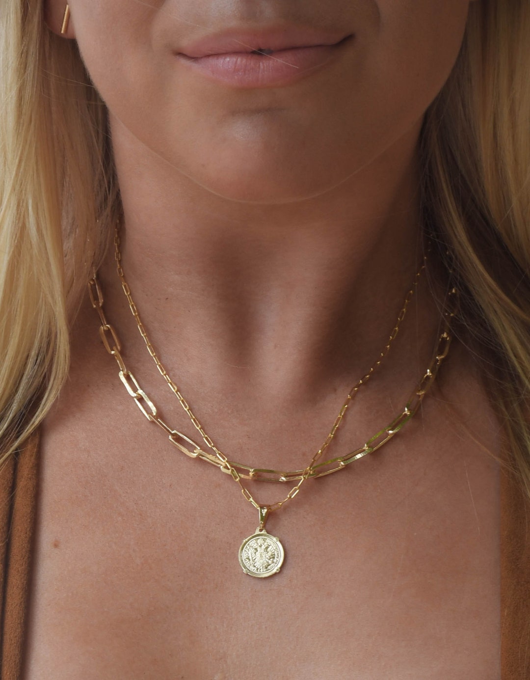 Choker a maglie dorate con set di catene con monete dorate Set