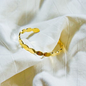 Gold Oval Bangle