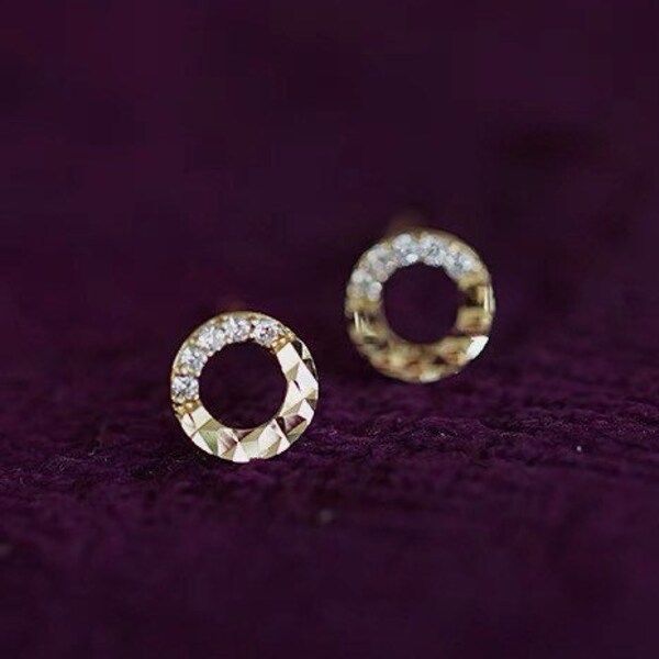 Sparkling circle stud earrings clearance