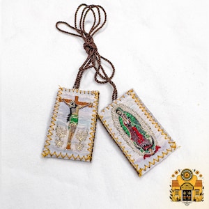 Escapulario de La Virgen de Guadalupe y Jesús en la Cruz blanco cafe/Escapulario de Nuestra Señora de Guadalupe y Jesús en la Cruz blanco marrón