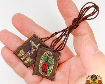 Escapulario de La Virgen de Guadalupe y Jesus en la Cruz / scapulier van Onze-Lieve-Vrouw van Guadalupe en Jezus aan het kruis