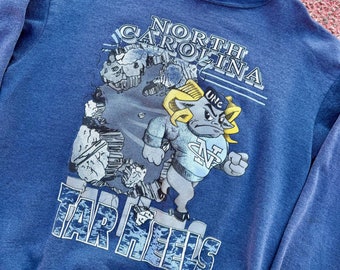 Vintage 90s University of North Carolina UNC Tar Heels Collegiate Mascot Sportswear Graphic Crewneck Sweatshirt USA Size Large