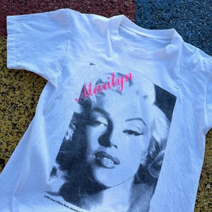 Vintage 1988 Estate of Marilyn Monroe Big Face Pink 80s Actress Model Art Graphic Shirt USA Size M/L