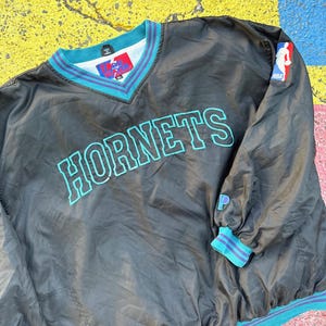 Vintage 90s Charlotte Hornets NBA Basketball Pro Player Black Windbreaker Pullover Jacket Size XL/2XL