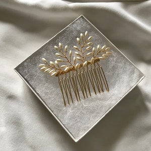 Tear Drop Ivory Cream Pearl Fern Design Gold Hair Comb - Wedding - Bride - Bridesmaid - Prom