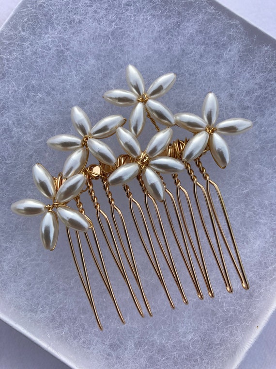Elegant Gold and Cream Floral Hair Comb Amazon.com : Yean Bride Flower Bridal Hair Comb Gold Leaf  main image 2