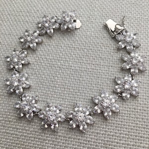 Diamante Crystal Rhinestone Daisy Flower Linked Bracelet Wrist Cuff Corsage