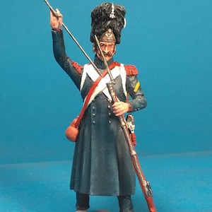 French Infantry in overcoats, Napoleonic toy soldier 1/30 Scale, Lead figure, Painted historical miniature, Battle of Waterloo VID SOLDIERS