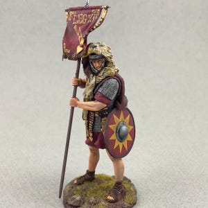 Roman Vexillarius Figur 75 mm, Legio XII Fulminata, Blechspielzeugsoldat Miniatur, Antikes Rom, Historische Figur, Gemalter Kriegersoldat