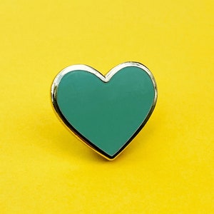 Broche de esmalte duro em formato de coração turquesa pastel, um ótimo presente para demonstrar que você ama alguém...