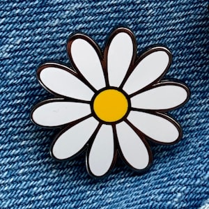 White Daisy Hard enamel pin badge, a great gift for flower fairies!