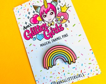 Spilla arcobaleno in versione pastello, in smalto rigido, un regalo perfetto per gli amanti dell'arcobaleno...
