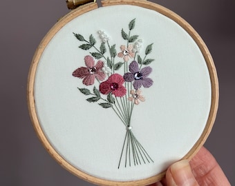 Flower Bouquet Embroidery Design, Birthday Gift for friend, Mother’s Day Flowers, Hand Sewn Hanging Hoop Art, Modern Embroidered Home decor