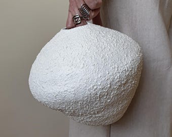 Vaso Wabi Sabi feito à mão: Escultura grande em cerâmica rústica