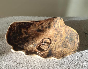 Prato artesanal em cerâmica em formato de concha: porta-joias, porta-objetos e porta-sabonete com tema litorâneo