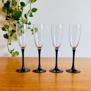 Vintage French Luminarc Domino Champagne Flutes Set - Classic 1970s Glassware