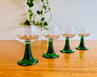 Copas Roemer francesas vintage de mediados de siglo con diseño de uvas y vides, tallo verde — Juego de 2/4 - 100 ml
