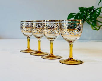 Quattro bicchieri da sherry vintage dorati, set di bicchieri bohémien di metà secolo, anni '60.