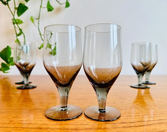 Vasos de agua Kosta Boda 'Gina' vintage - Juego de 2 vasos de cristalería sueca vintage de mediados de siglo.