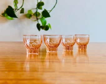 Vasos de chupito Rosaline vintage de la década de 1940, juego de 4 vasos de cristal rosa ruborizado