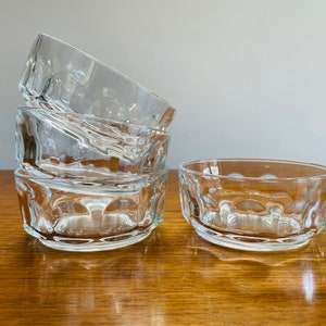 Set of Four Vintage Arcoroc Britannia Thumbprint Dimple Bowls, Vintage French Glass Dessert Serving Bowls, 1970sw