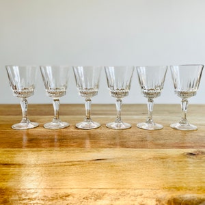 Six Vintage Arcoroc Luminarc Lancer Red Wine Glasses, 1980s French Barware