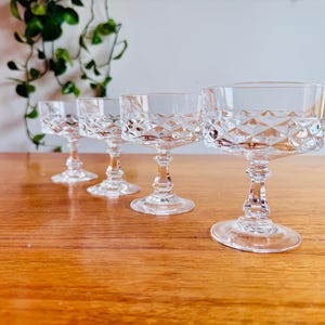 4 Superb 1970s Crystal D’Arques Diamond Champagne Coupes - Stunning Mid Century Glassware Set