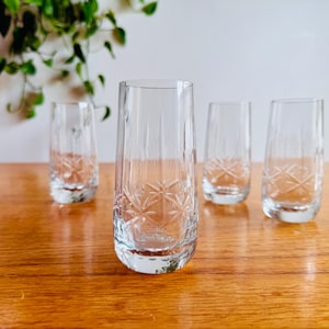 Set di quattro bicchieri vintage in cristallo di Boemia inciso, bicchieri anni &#39;80, set di bicchieri da acqua vintage