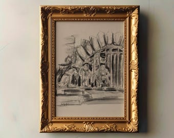 Pode incluir: Um desenho a preto e branco de um grupo de pessoas em pé em frente a um grande portão adornado. O desenho está emoldurado numa moldura dourada.