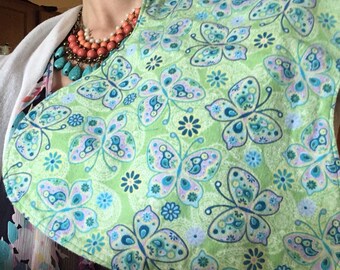 Groen met roze vlinders katoenflanel spuugdoek, zachte katoenen flanel over de schouder spuugdoek